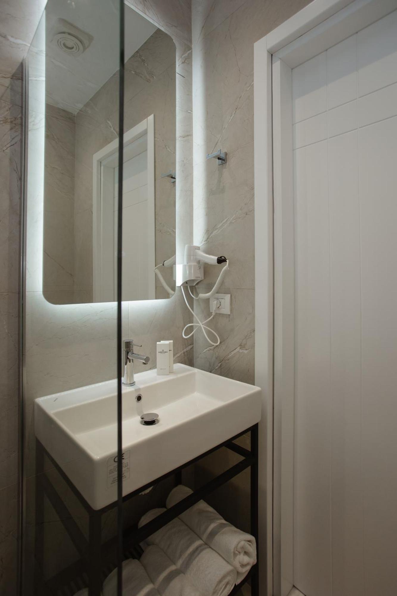 Downtown Hotel Shkodër Dış mekan fotoğraf