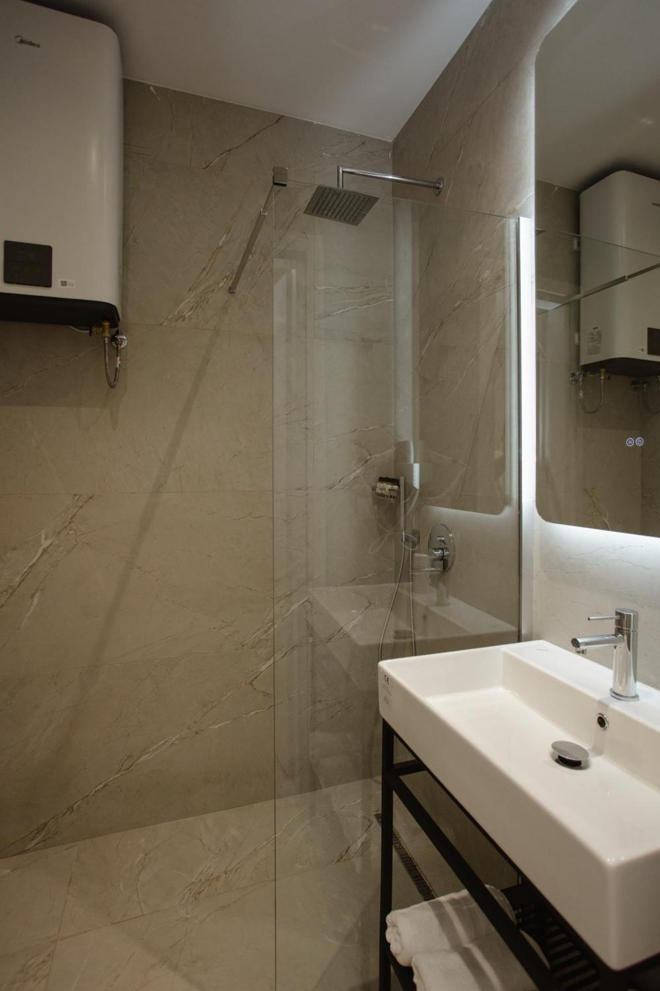 Downtown Hotel Shkodër Dış mekan fotoğraf