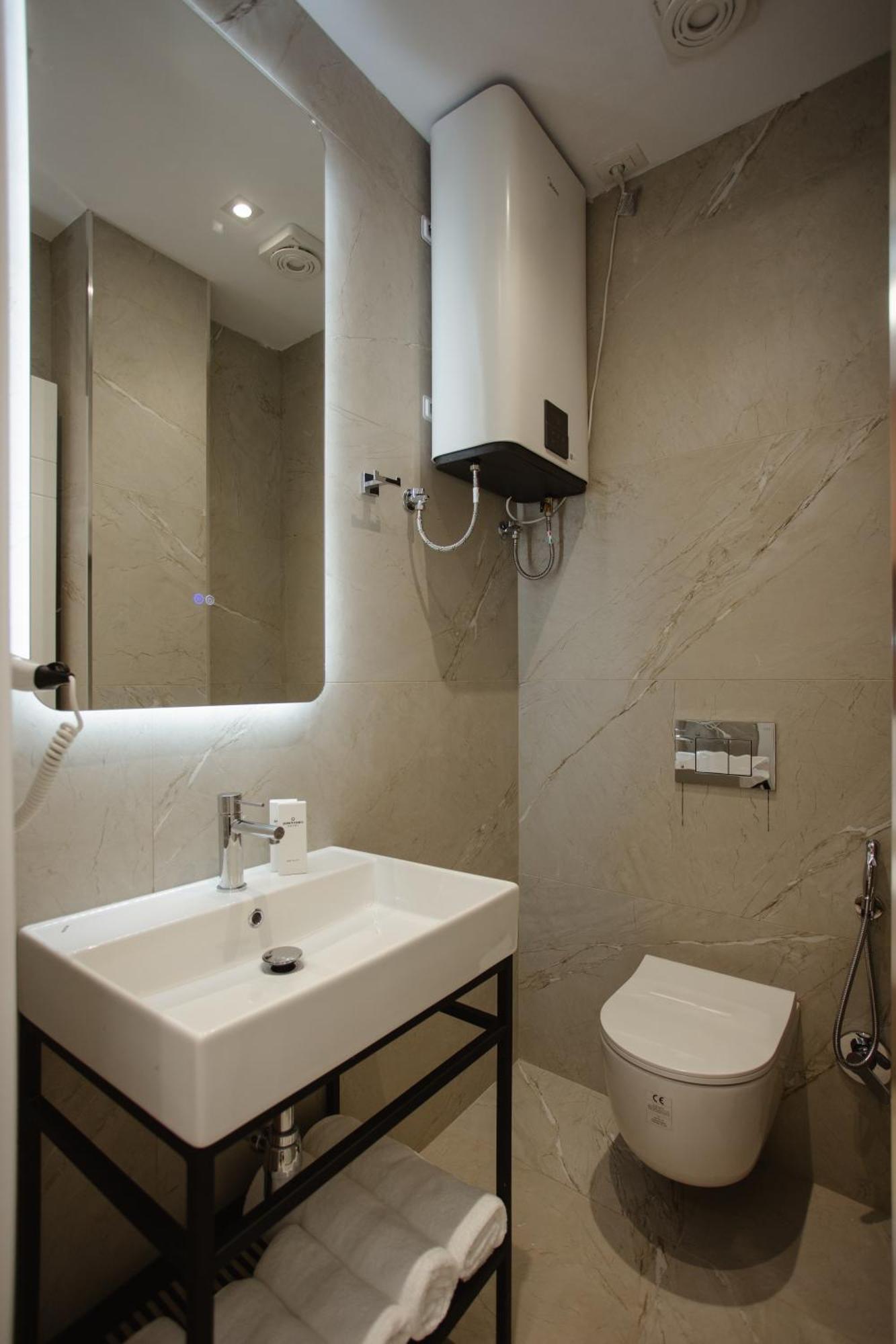 Downtown Hotel Shkodër Dış mekan fotoğraf
