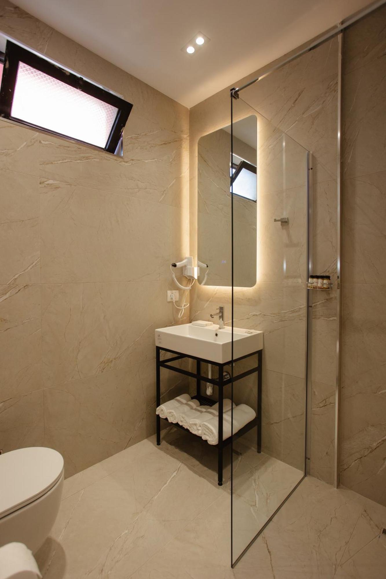 Downtown Hotel Shkodër Dış mekan fotoğraf